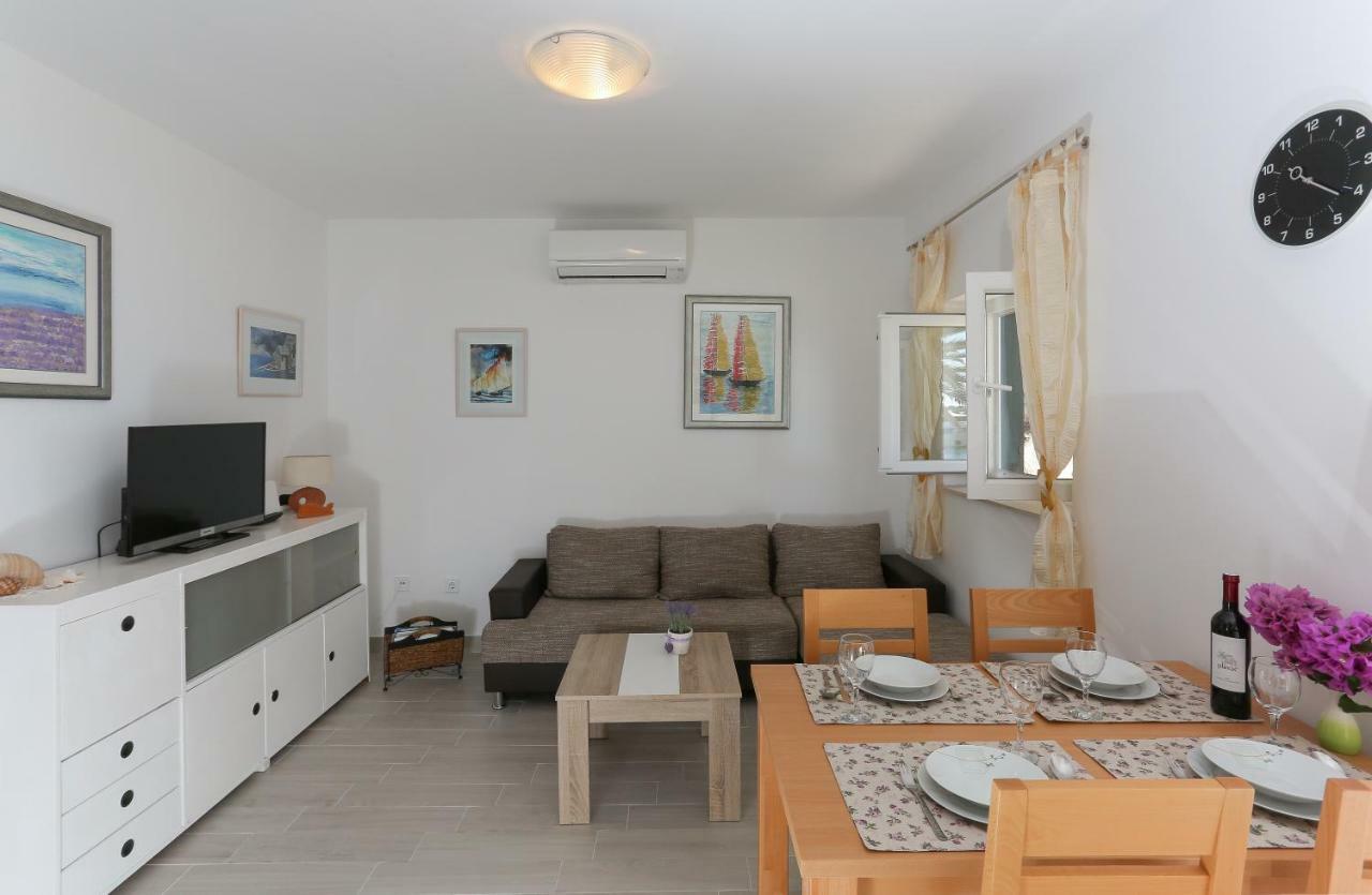 Holiday Home Lucica Sutivan Exterior photo